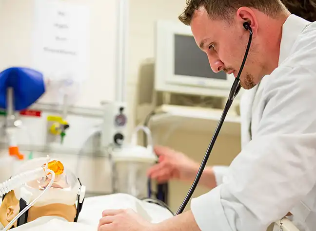 Student working in the anesthesia lab